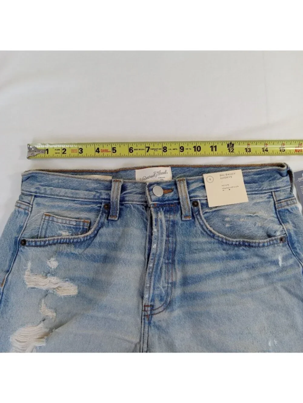 Universal Thread Women's Size 4 90s Baggy Distressed Denim Shorts Light Wash NWT